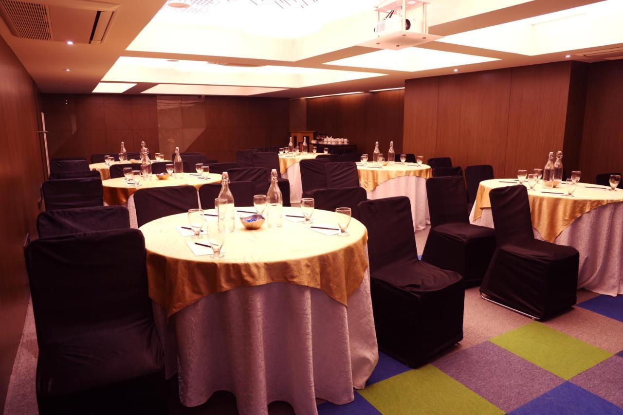 Royal Orchid Golden Suites Pune Exterior photo