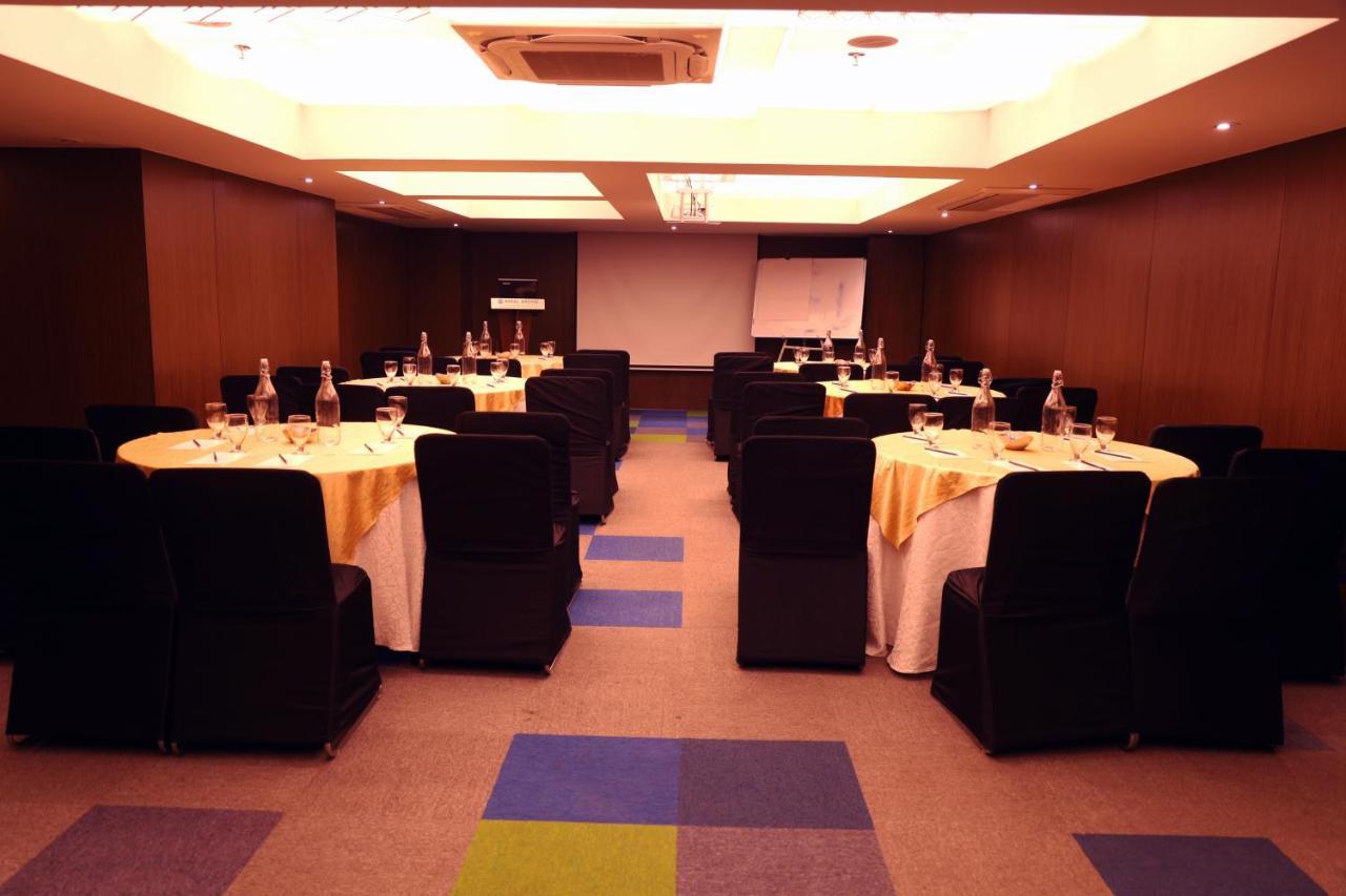 Royal Orchid Golden Suites Pune Exterior photo