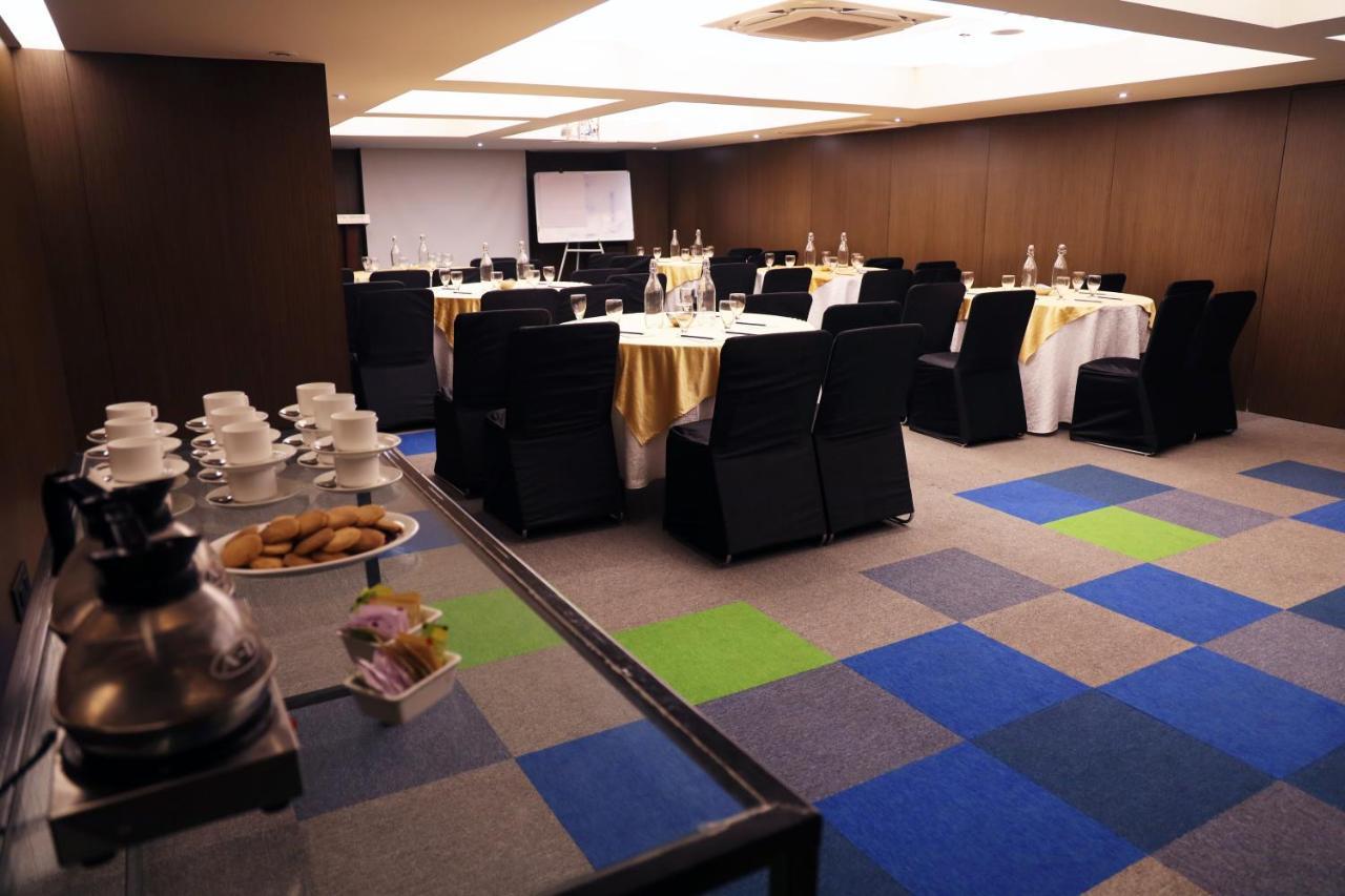 Royal Orchid Golden Suites Pune Exterior photo