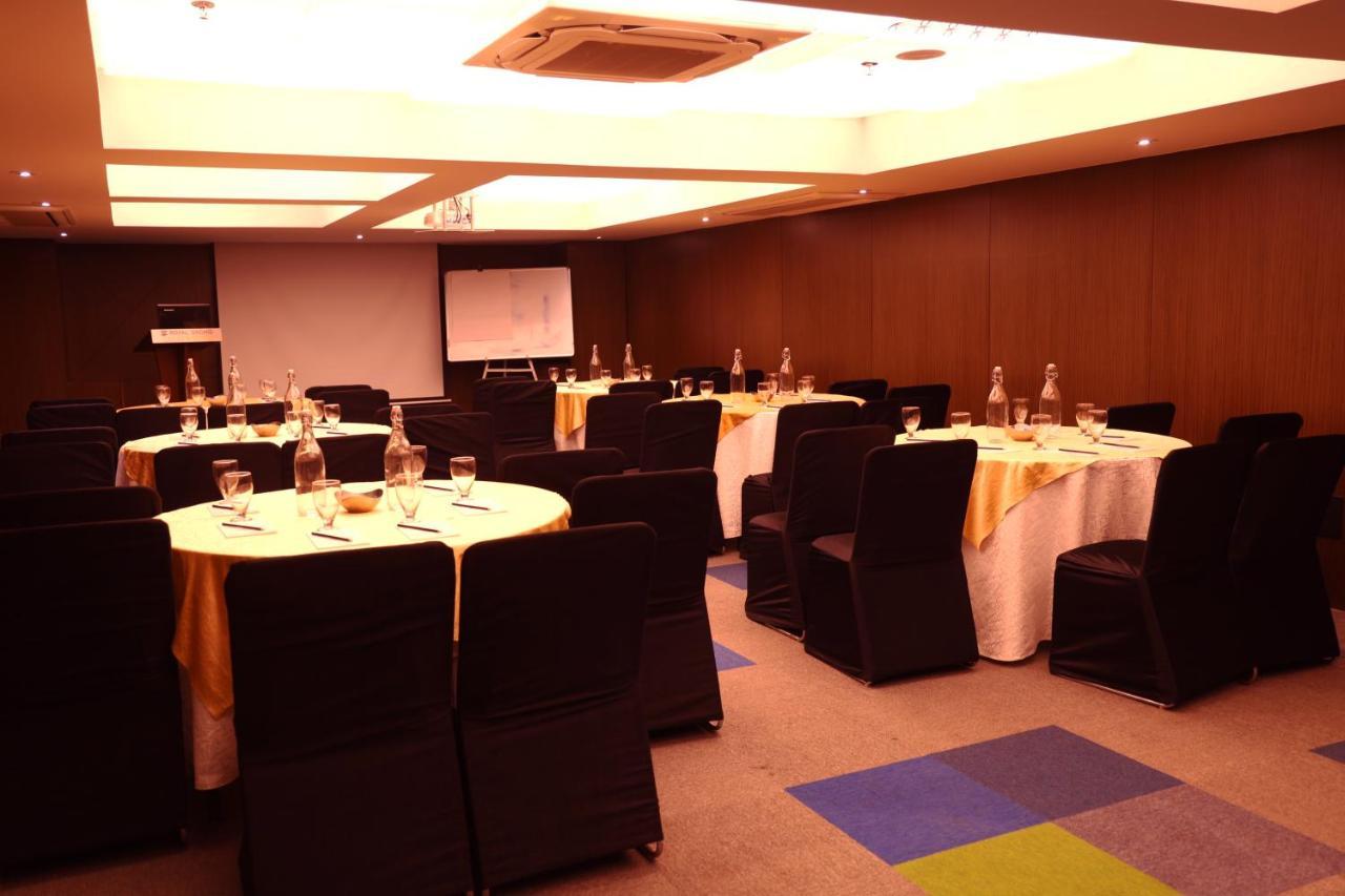 Royal Orchid Golden Suites Pune Exterior photo