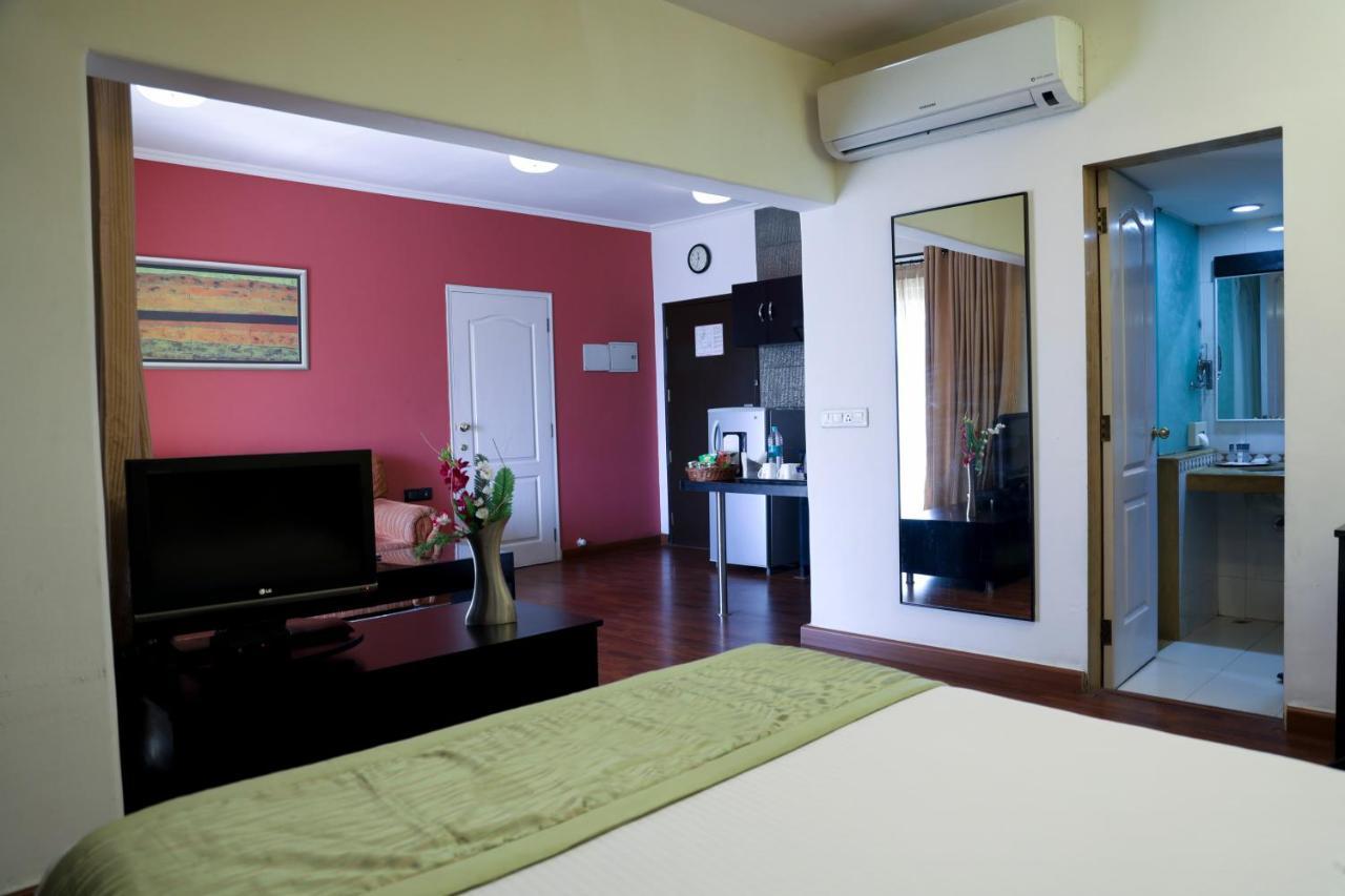 Royal Orchid Golden Suites Pune Exterior photo