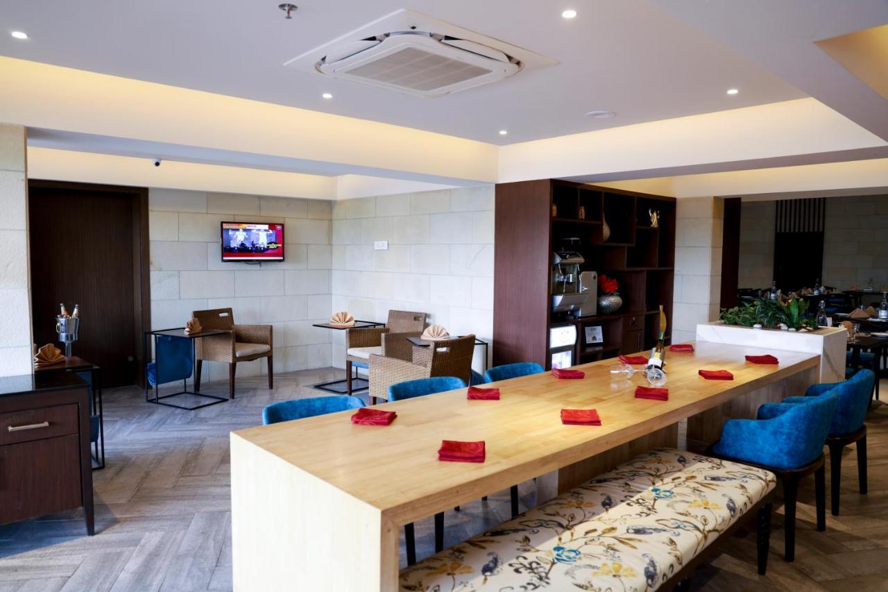 Royal Orchid Golden Suites Pune Exterior photo