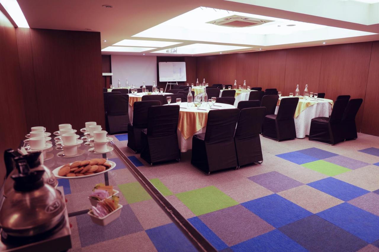 Royal Orchid Golden Suites Pune Exterior photo