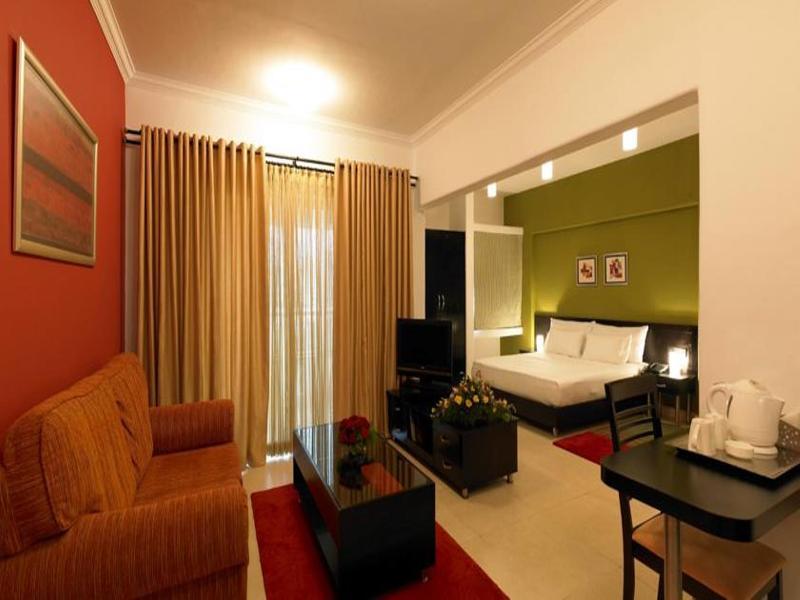 Royal Orchid Golden Suites Pune Exterior photo