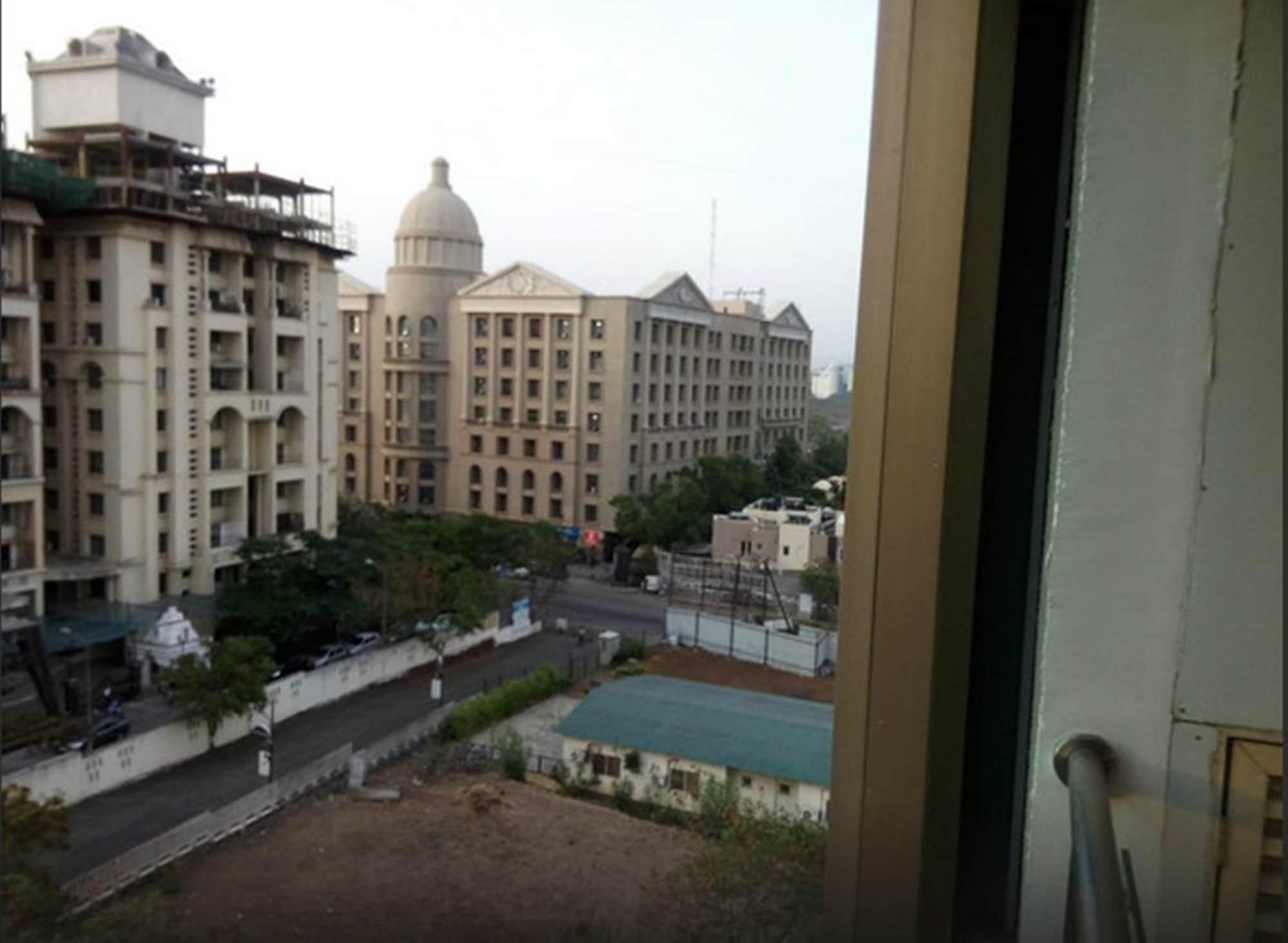 Royal Orchid Golden Suites Pune Exterior photo