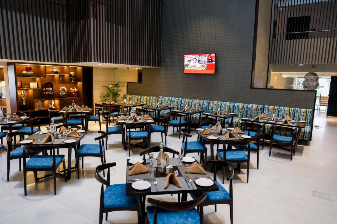 Royal Orchid Golden Suites Pune Exterior photo