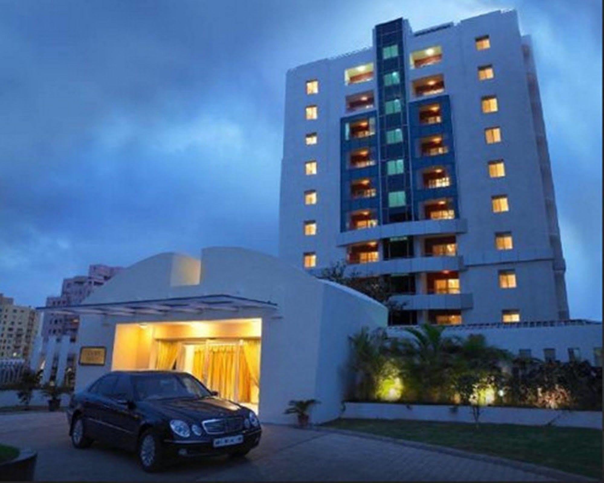 Royal Orchid Golden Suites Pune Exterior photo