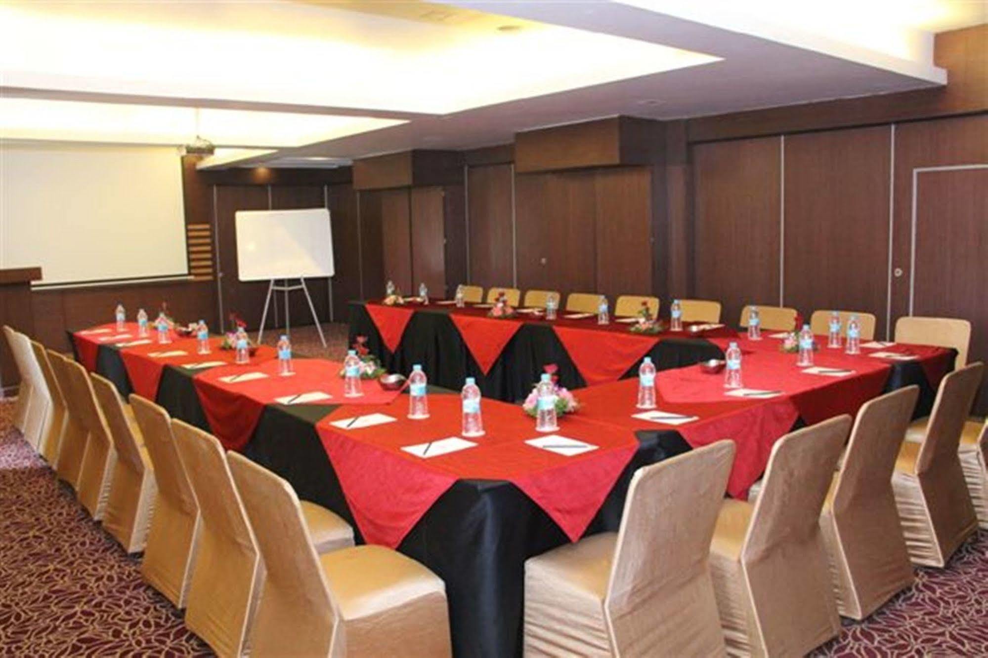 Royal Orchid Golden Suites Pune Exterior photo