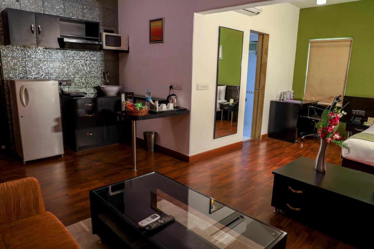 Royal Orchid Golden Suites Pune Exterior photo