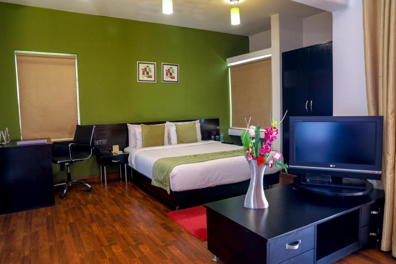 Royal Orchid Golden Suites Pune Exterior photo