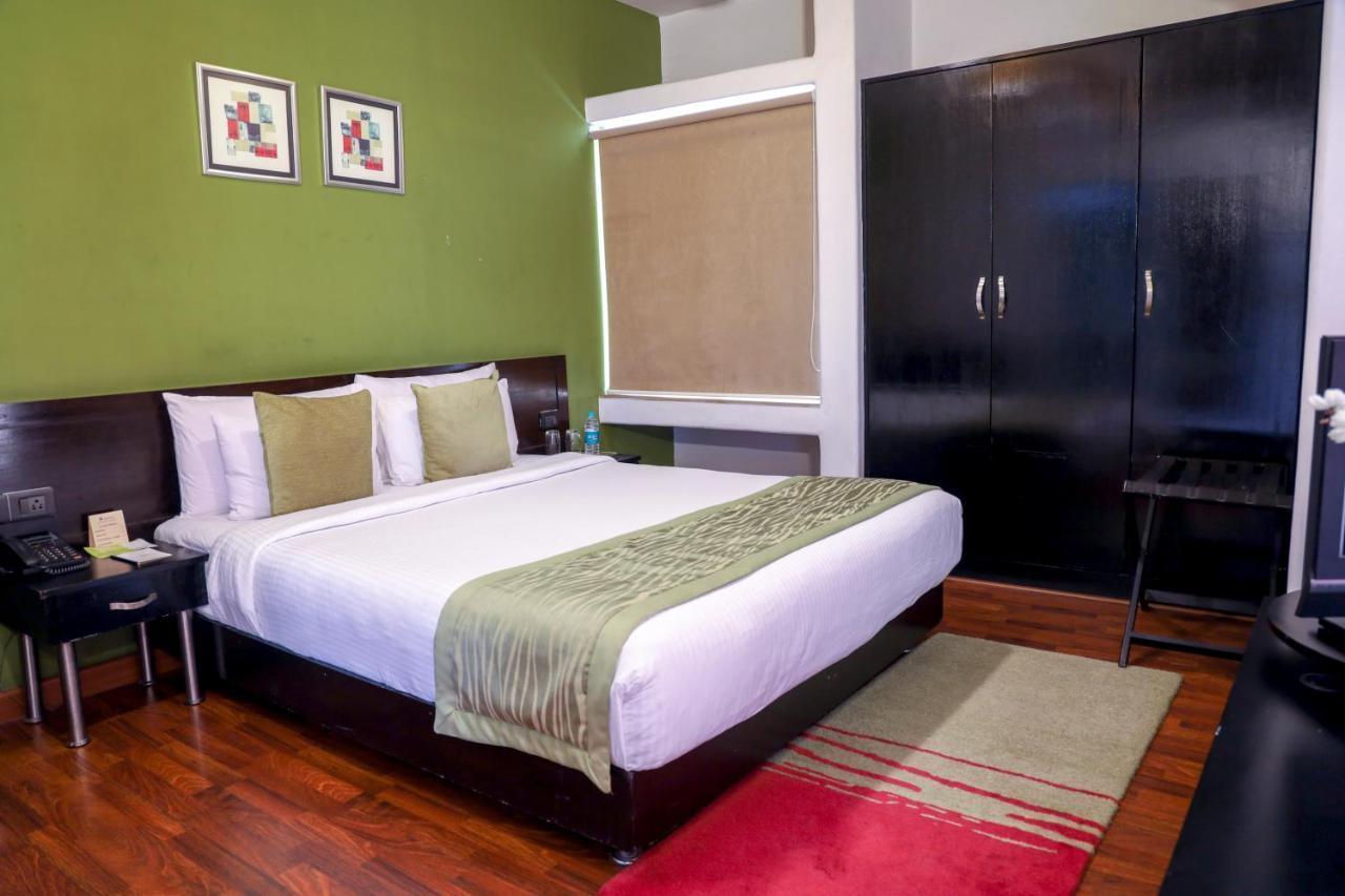 Royal Orchid Golden Suites Pune Exterior photo