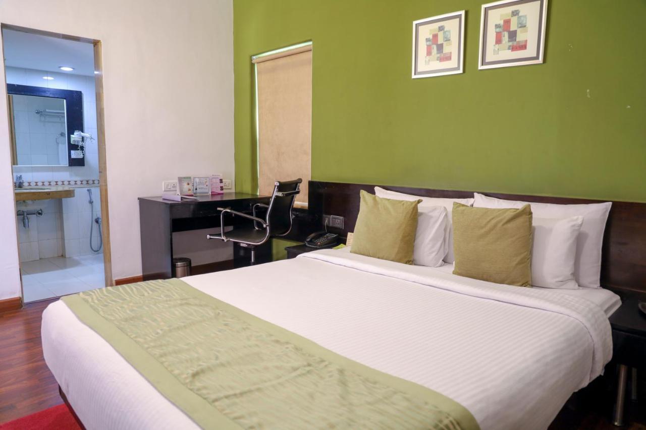 Royal Orchid Golden Suites Pune Exterior photo