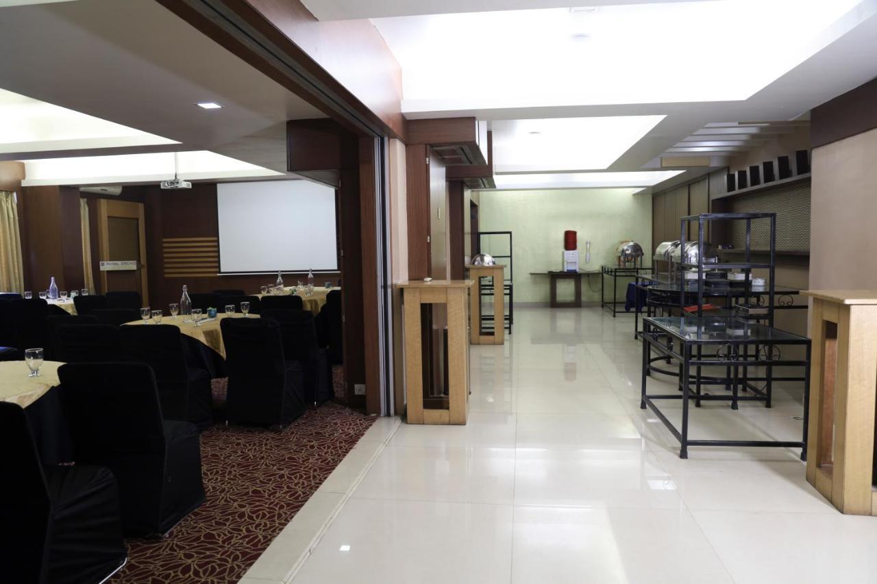 Royal Orchid Golden Suites Pune Exterior photo