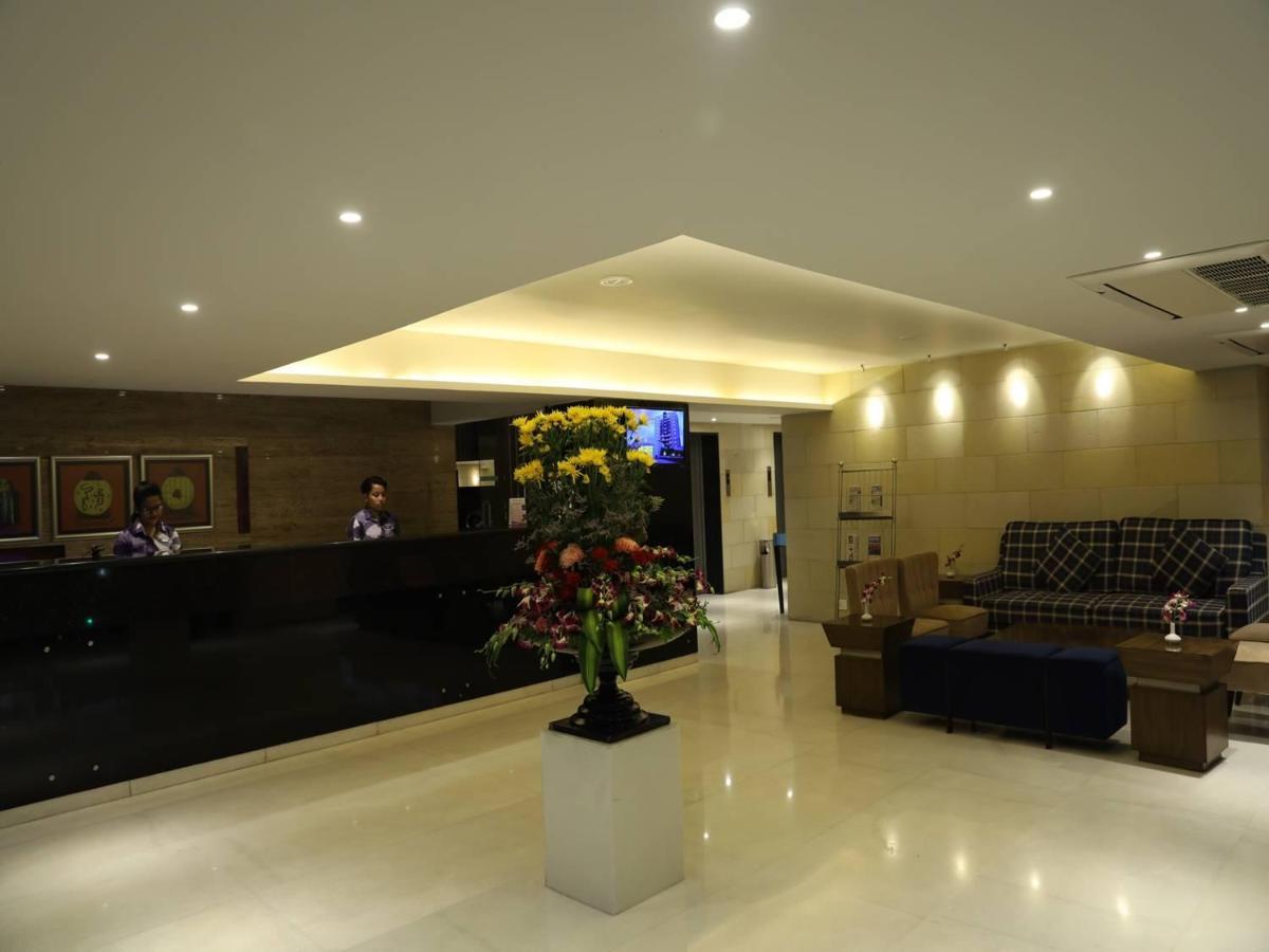 Royal Orchid Golden Suites Pune Exterior photo