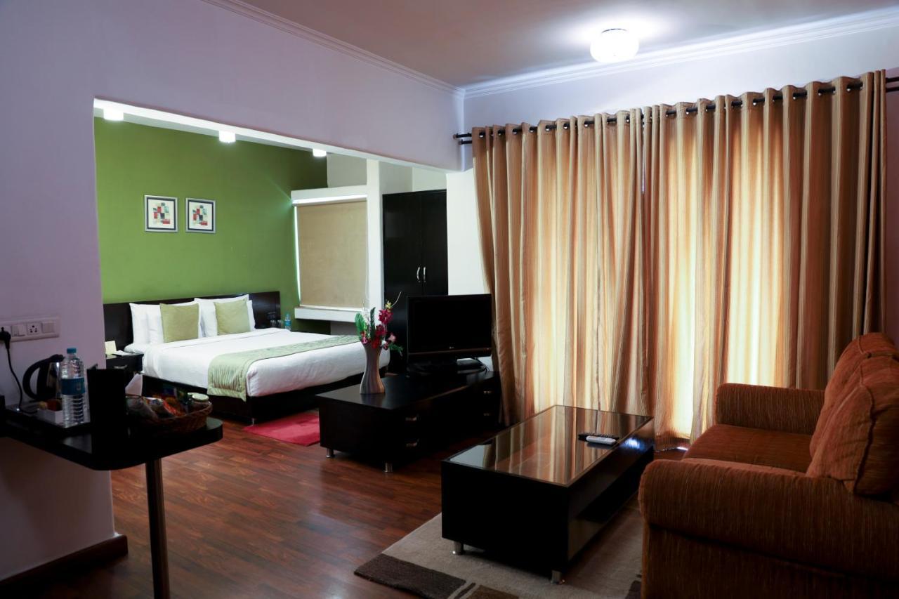 Royal Orchid Golden Suites Pune Exterior photo